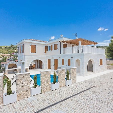 Villa Elena Sevid Luaran gambar
