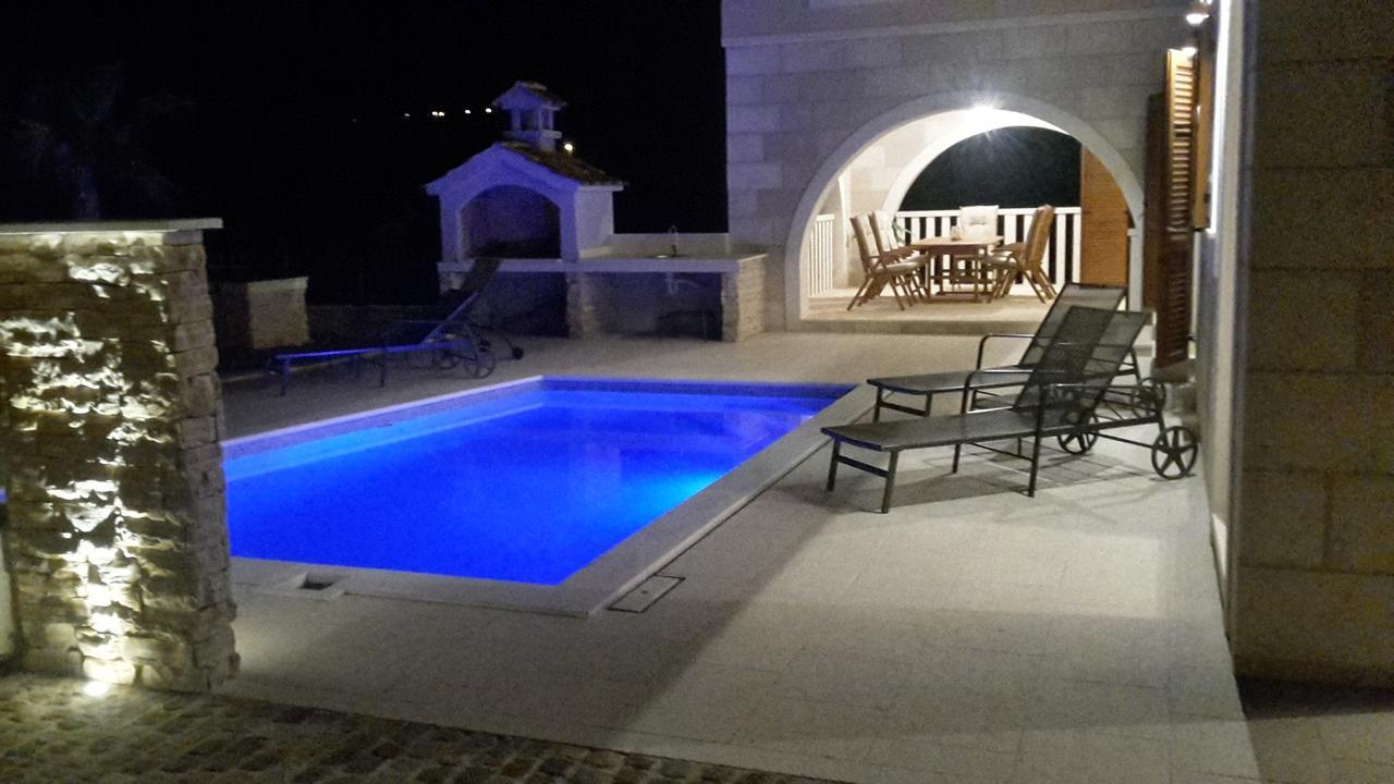 Villa Elena Sevid Luaran gambar