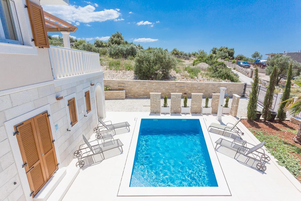 Villa Elena Sevid Luaran gambar