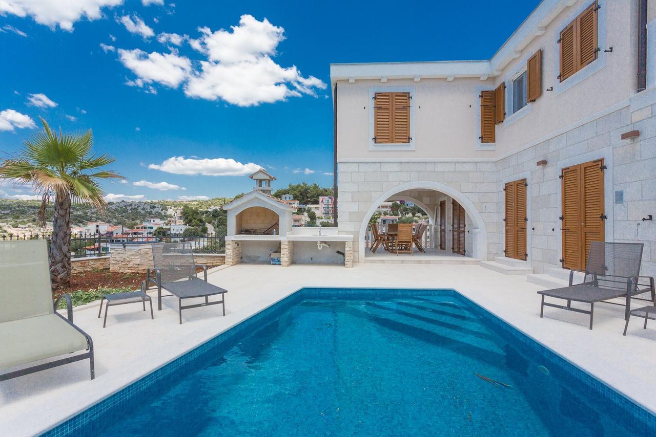 Villa Elena Sevid Luaran gambar